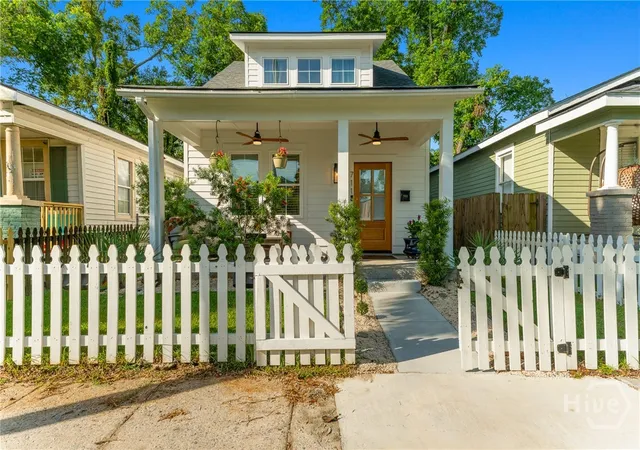 Photo 2 of Single family home for sale at 711 E 32nd Street, Savannah, GA 31401 | MLS# SA357198 | Listing updated on 2026-09-12
