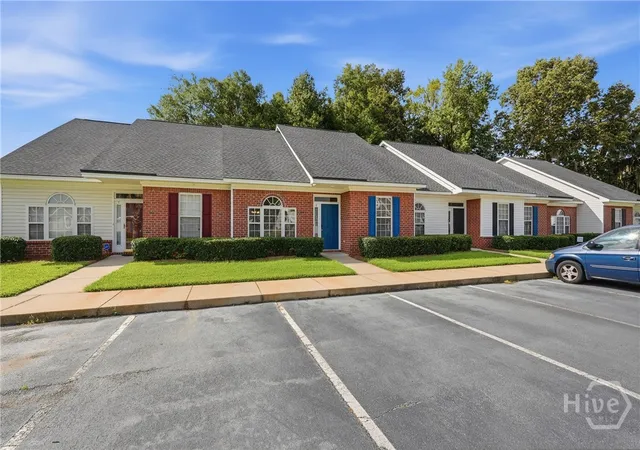Photo 3 of Townhouse for sale at 6 Putters Pl, Savannah, GA 31419 | MLS# SA363889 | Listing updated on 2026-09-04