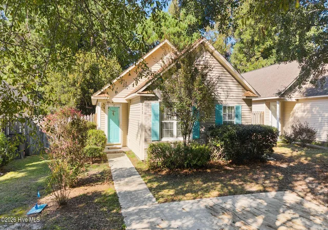 Photo 2 of Single family home for sale at 811 Grathwol Dr, Wilmington, NC 28405 | MLS# 100611215 | Listing updated on 2026-10-26