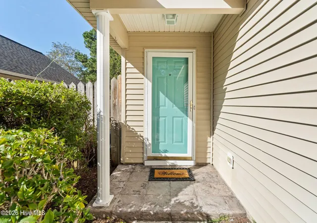 Photo 3 of Single family home for sale at 811 Grathwol Dr, Wilmington, NC 28405 | MLS# 100611215 | Listing updated on 2026-10-26