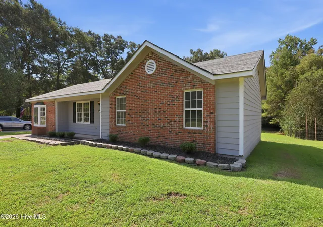 Photo 3 of Single family home for sale at 864 Ml River Rd, Jacksonville, NC 28540 | MLS# 100601439 | Listing updated on 2026-09-04