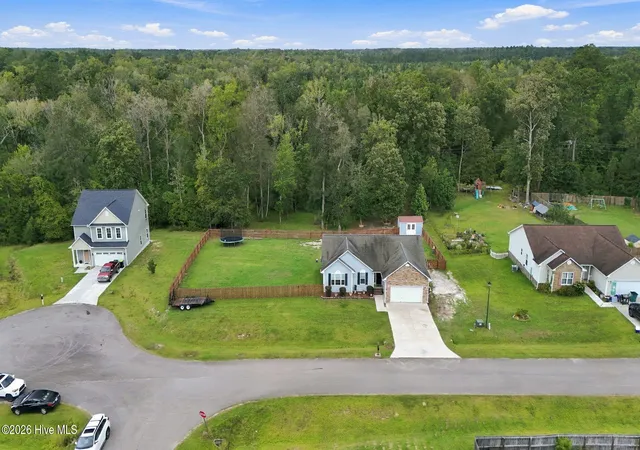 Photo 3 of Single family home for sale at 210 Gillespie Dr, Hubert, NC 28539 | MLS# 100604926 | Listing updated on 2026-10-25