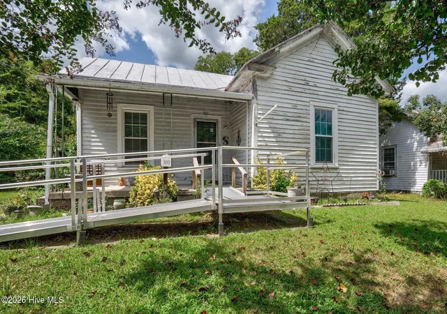 Photo 3 of Single family home for sale at 302 W 1st Street, Tarboro, NC 27886 | MLS# 100603247 | Listing updated on 2026-09-13