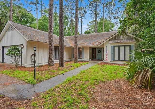 Photo 1 of Single family home for sale at 9 Bowline Ct, Savannah, GA 31411 | MLS# SA364561 | Listing updated on 2026-10-28