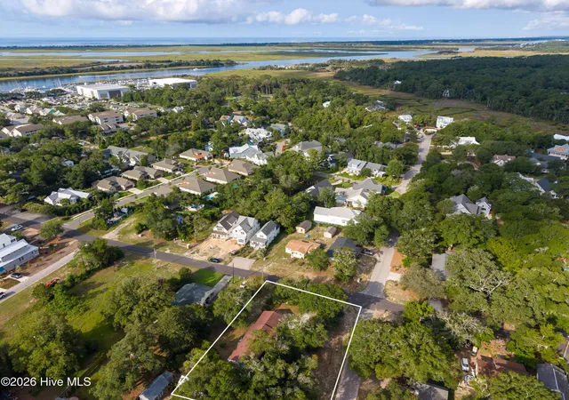 Photo 3 of Single family home for sale at 415 W Owens St, Southport, NC 28461 | MLS# 100599405 | Listing updated on 2026-09-04