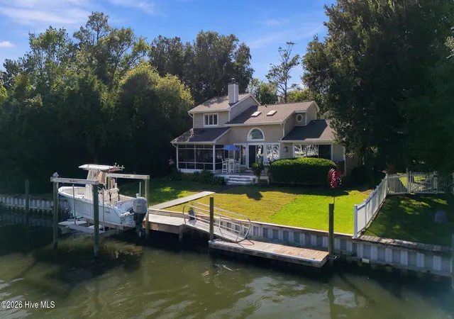 Photo 2 of Single family home for sale at 152 Arborvitae Dr, Atlantic Beach, NC 28512 | MLS# 100609265 | Listing updated on 2026-10-26