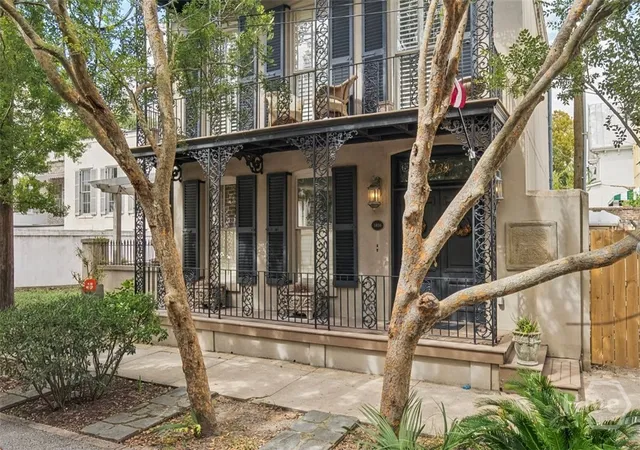 Photo 2 of Single family home for sale at 439 Abercorn St, Savannah, GA 31401 | MLS# SA364308 | Listing updated on 2026-09-13