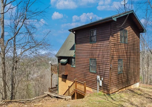 Photo 2 of Single family home for sale at 729 Canterbury Rd, Murphy, NC 28906 | MLS# 98544641 | Listing updated on 2026-09-15