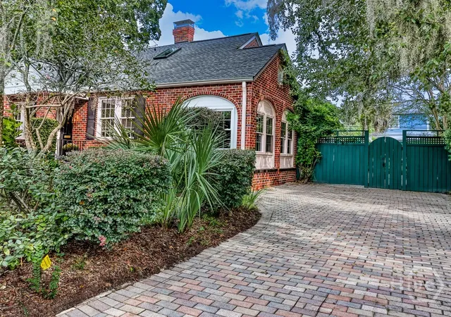 Photo 3 of Single family home for sale at 810 Maupas Ave, Savannah, GA 31401 | MLS# SA366260 | Listing updated on 2026-10-29