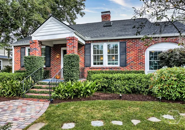 Photo 4 of Single family home for sale at 810 Maupas Ave, Savannah, GA 31401 | MLS# SA366260 | Listing updated on 2026-10-29