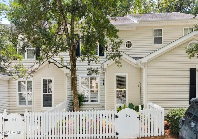 Listing Photo 1 - Condo for sale in building located at 5813 Wrightsville Ave, Wilmington, NC 28403 - Unit #Apt 147