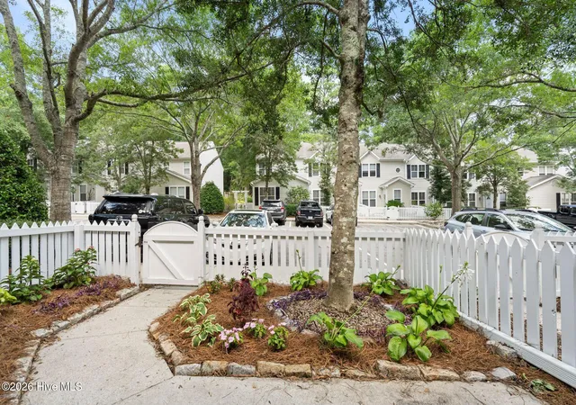 Listing Photo 3 - Condo for sale in building located at 5813 Wrightsville Ave, Wilmington, NC 28403 - Unit #Apt 147