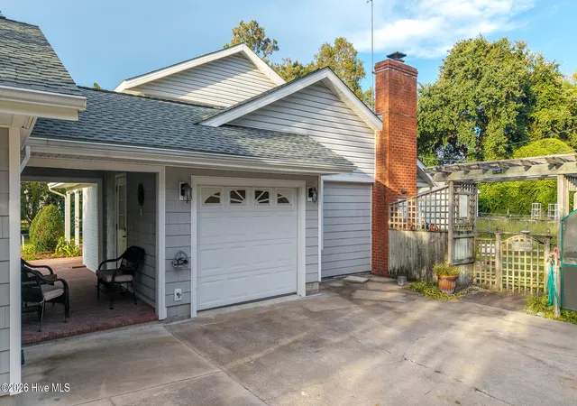 Photo 3 of Single family home for sale at 201 Sycamore Dr, Beaufort, NC 28516 | MLS# 100603204 | Listing updated on 2026-09-18