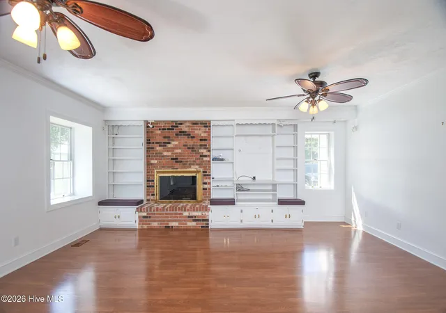 Photo 4 of Single family home for sale at 201 Sycamore Dr, Beaufort, NC 28516 | MLS# 100603204 | Listing updated on 2026-09-18