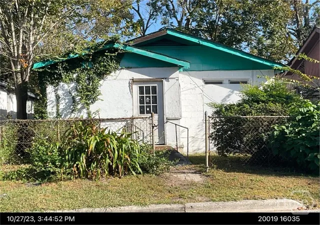 Photo 1 of Single family home for sale at 218 Ferrill St, Savannah, GA 31415 | MLS# SA363793 | Listing updated on 2026-09-02