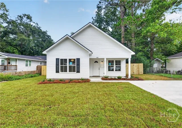 Photo 3 of Single family home for sale at 1126 E 56 Street, Savannah, GA 31404 | MLS# SA364485 | Listing updated on 2026-10-15