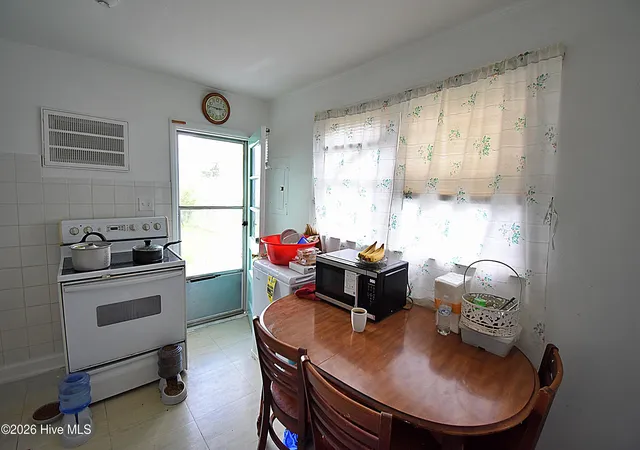 Photo 3 of Single family home for sale at 1106 Newton Dr, New Bern, NC 28560 | MLS# 100600450 | Listing updated on 2026-09-02