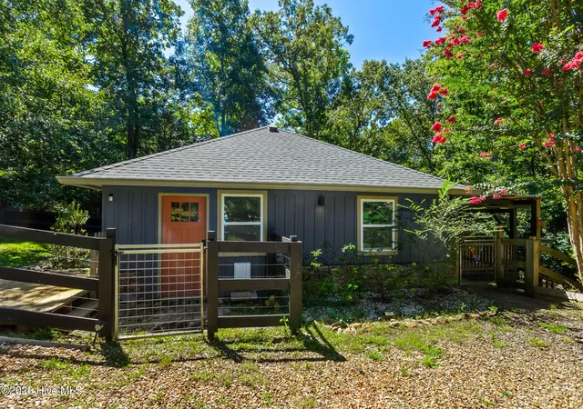 Photo 3 of Single family home for sale at 11 Turkey Trl, Warne, NC 28909 | MLS# 100601197 | Listing updated on 2026-09-09