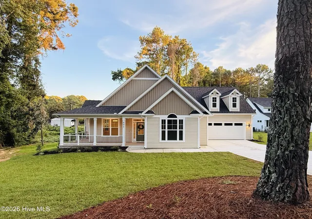 Photo 1 of Single family home for sale at 695 Sunset Dr, Carthage, NC 28327 | MLS# 100576727 | Listing updated on 2026-10-02