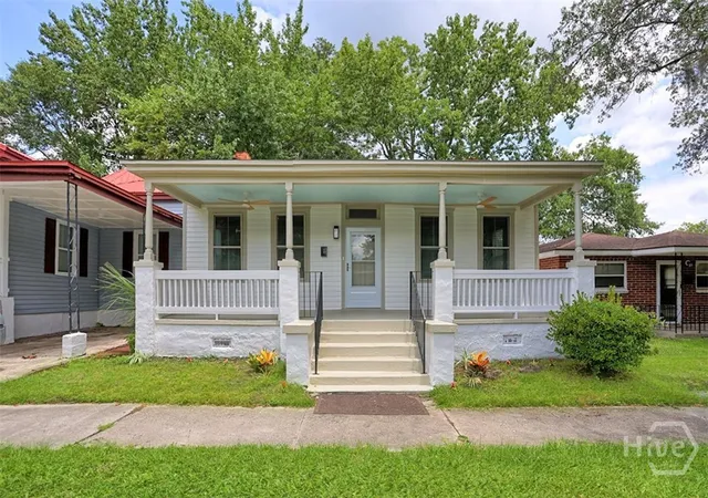 Photo 2 of Single family home for sale at 922 E 37th Street, Savannah, GA 31401 | MLS# SA360225 | Listing updated on 2026-09-03