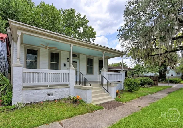 Photo 4 of Single family home for sale at 922 E 37th Street, Savannah, GA 31401 | MLS# SA360225 | Listing updated on 2026-09-03