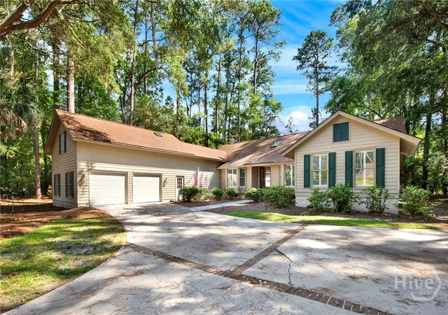 Photo 4 of Single family home for sale at 7 Planters Ln, Savannah, GA 31411 | MLS# SA358237 | Listing updated on 2026-09-06