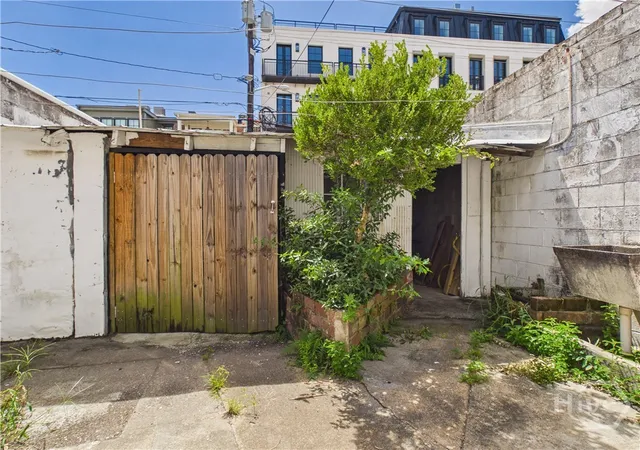Photo 2 of Townhouse for sale at 307 E York, Savannah, GA 31401 | MLS# SA364405 | Listing updated on 2026-09-11