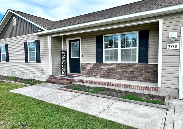 Photo 2 of Single family home for sale at 308 Basil Ct, Hubert, NC 28539 | MLS# 100600590 | Listing updated on 2026-09-18