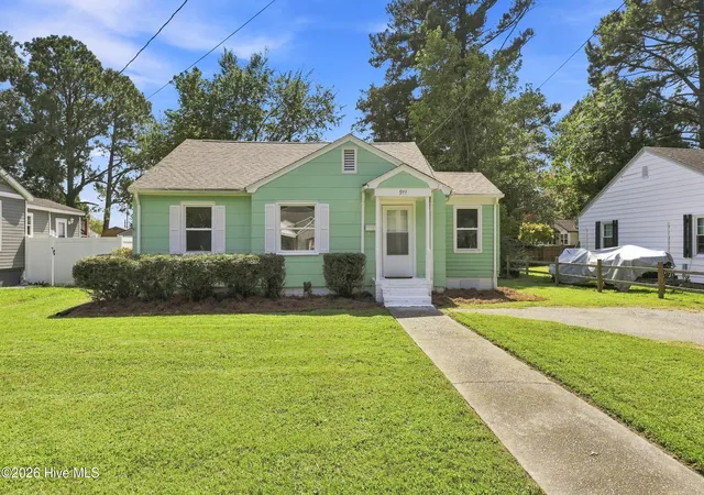 Photo 1 of Single family home for sale at 911 Bartlett Ave, Elizabeth City, NC 27909 | MLS# 100601068 | Listing updated on 2026-09-03