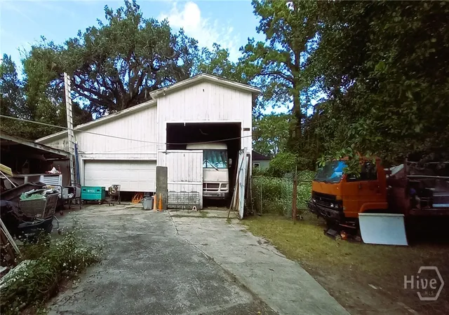 Photo 3 of Single family home for sale at 2142 Alaska St, Savannah, GA 31404 | MLS# SA366383 | Listing updated on 2026-10-13