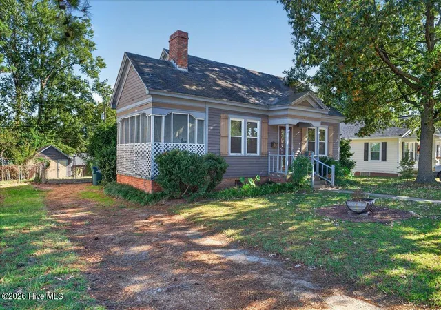 Photo 3 of Single family home for sale at 410 Charlotte St, Roanoke Rapids, NC 27870 | MLS# 100611497 | Listing updated on 2026-10-20