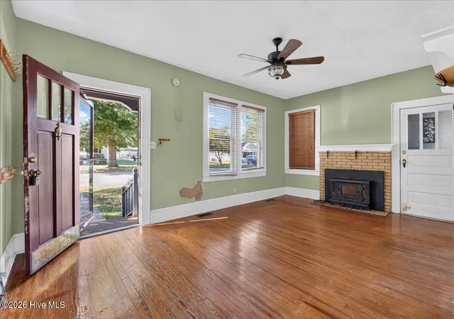 Photo 4 of Single family home for sale at 410 Charlotte St, Roanoke Rapids, NC 27870 | MLS# 100611497 | Listing updated on 2026-10-20