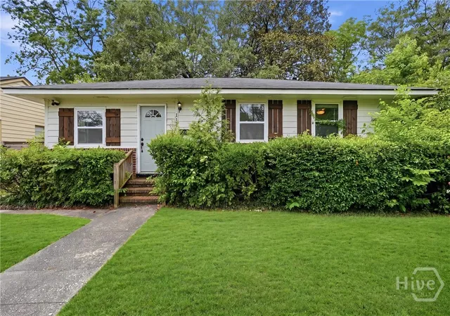 Photo 1 of Single family home for sale at 117 E 63rd Street, Savannah, GA 31405 | MLS# SA357016 | Listing updated on 2026-10-20