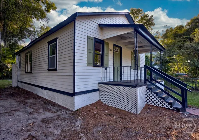 Photo 3 of Single family home for sale at 713 Atlanta St, Savannah, GA 31405 | MLS# SA364038 | Listing updated on 2026-10-14