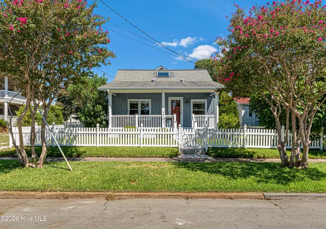 Photo 2 of Single family home for sale at 1502 Shackleford St, Morehead City, NC 28557 | MLS# 100602827 | Listing updated on 2026-09-11
