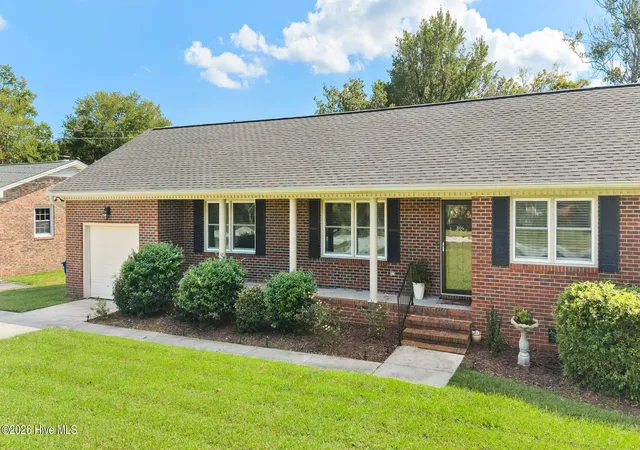 Photo 1 of Single family home for sale at 806 Bragg Dr, Wilmington, NC 28409 | MLS# 100609443 | Listing updated on 2026-10-30