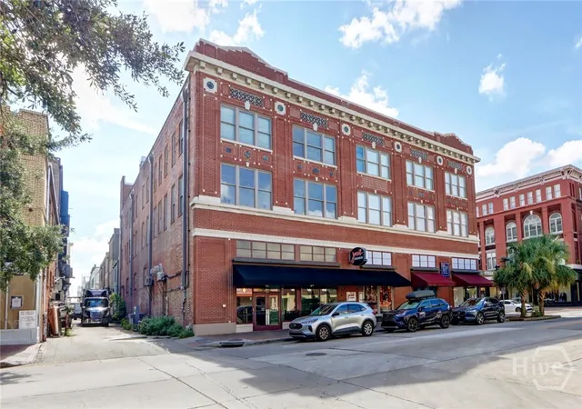Listing Photo 2 - Condo for sale in building located at 122 W Broughton St, Savannah, GA 31401 - Unit #204