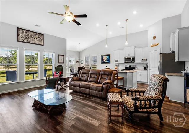 Photo 3 of Single family home for sale at 34 Ashmont St, Savannah, GA 31407 | MLS# SA363959 | Listing updated on 2026-09-04