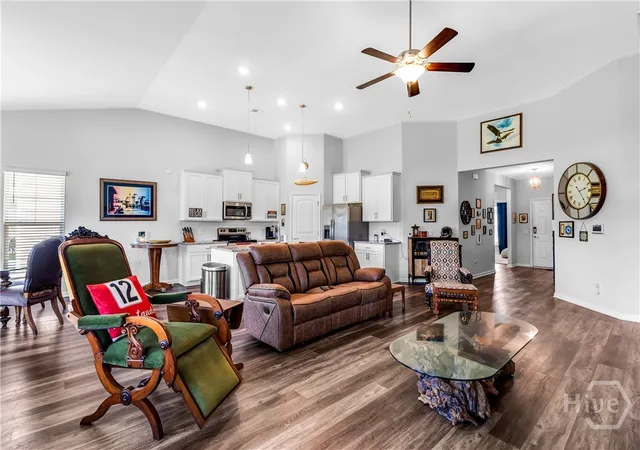 Photo 4 of Single family home for sale at 34 Ashmont St, Savannah, GA 31407 | MLS# SA363959 | Listing updated on 2026-09-04