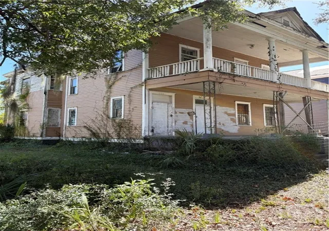 Photo 2 of House for sale at 1706 Barnard St, Savannah, GA 31401 | MLS# SA366739 | Listing updated on 2026-10-20