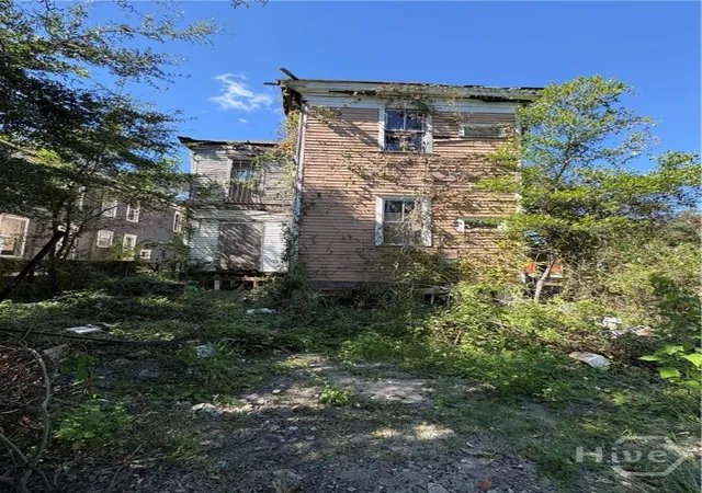 Photo 4 of House for sale at 1706 Barnard St, Savannah, GA 31401 | MLS# SA366739 | Listing updated on 2026-10-20