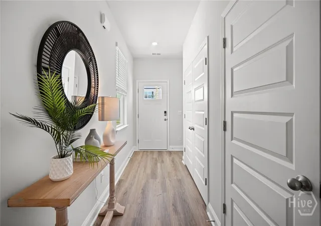 Photo 3 of Single family home for sale at 3 Oak Way, Savannah, GA 31407 | MLS# SA354246 | Listing updated on 2026-09-14