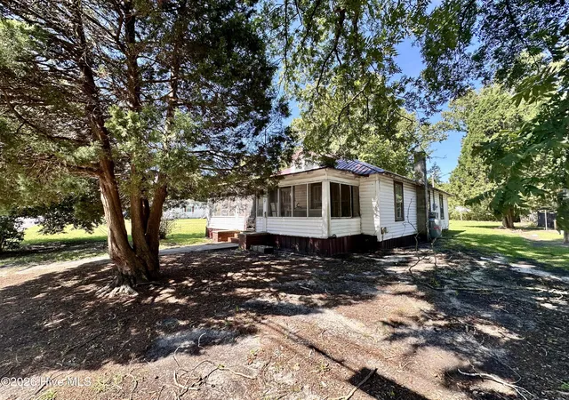 Photo 2 of Single family home for sale at 757 Pamlico St, Belhaven, NC 27810 | MLS# 100602601 | Listing updated on 2026-09-10