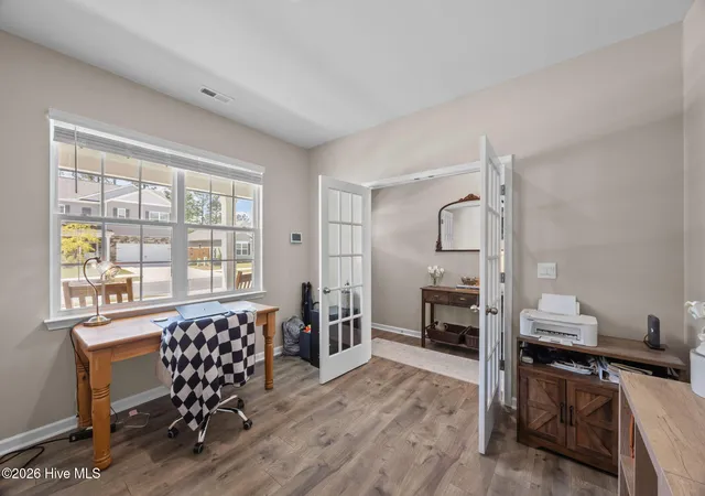 Photo 4 of Single family home for sale at 1015 Montford Dr, New Bern, NC 28562 | MLS# 100602808 | Listing updated on 2026-09-11