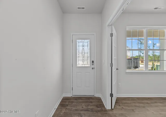 Photo 4 of Single family home for sale at 4012 Montford Dr, New Bern, NC 28562 | MLS# 100580316 | Listing updated on 2026-09-20