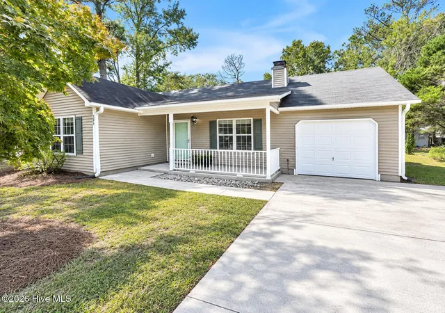 Photo 1 of Single family home for sale at 303 E Wood Ln, Belville, NC 28451 | MLS# 100607926 | Listing updated on 2026-10-27