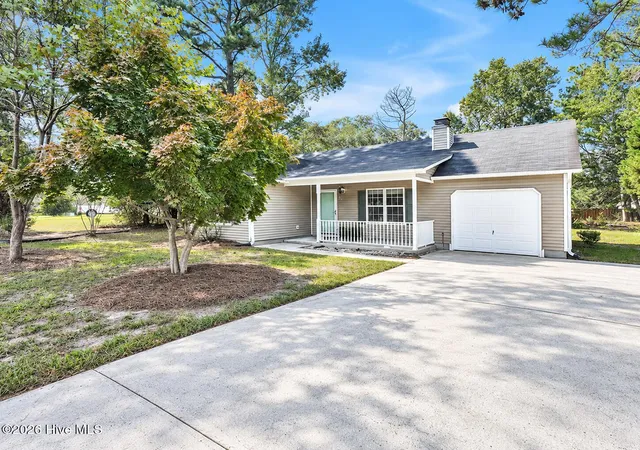 Photo 2 of Single family home for sale at 303 E Wood Ln, Belville, NC 28451 | MLS# 100607926 | Listing updated on 2026-10-27