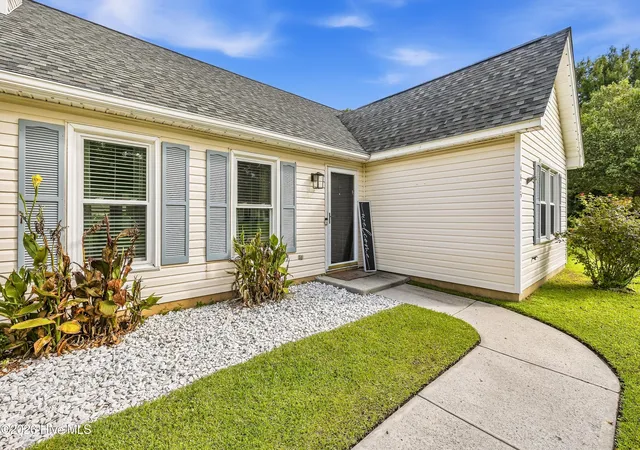 Photo 3 of Single family home for sale at 4415 Woodcroft Ct, Wilmington, NC 28405 | MLS# 100603179 | Listing updated on 2026-09-12