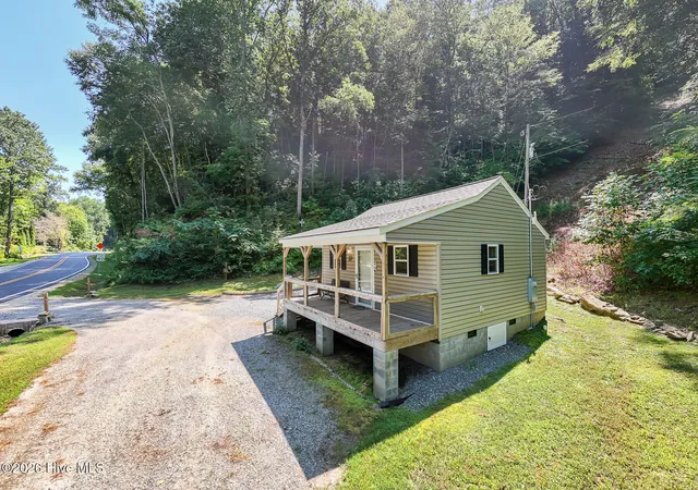Photo 4 of Single family home for sale at 3807 Fontana Rd, Fontana Dam, NC 28733 | MLS# 100601985 | Listing updated on 2026-09-11