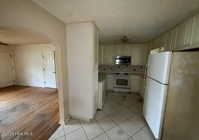 Photo 2 of Single family home for sale at 1005 Lord Thomas Rd, Wilmington, NC 28405 | MLS# 100602908 | Listing updated on 2026-09-11